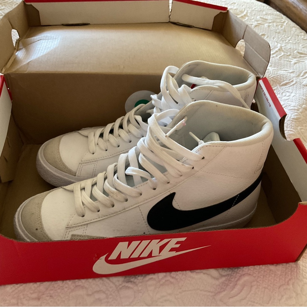 NIKE BLAZER MID ‘77, 7Y